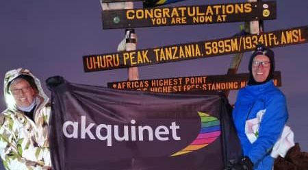 Foto Dirk Aagaard auf dem Gipfel des Kilimandscharo