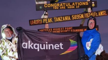 Foto Dirk Aagaard auf dem Gipfel des Kilimandscharo